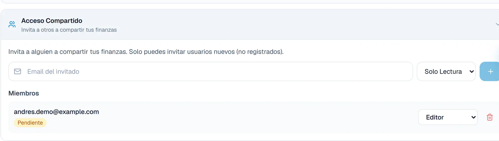 Sección Acceso compartido en la configuración de Moncua: invitación a un miembro con rol de editor